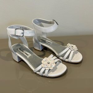 Girls Shoes. Brand: Rachel Shoes. Size 2. White patent leather. Worn 1x outside